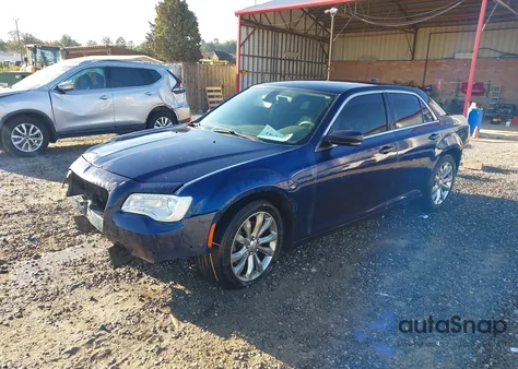 2017 Chrysler 300 Limited Awd z USA, uszkodzony, nr VIN 2C3CCARG6HH552527